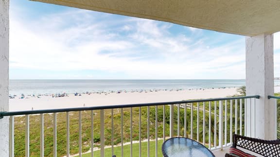 Beachfront I Breathtaking Views and Sunsets - Image 1
