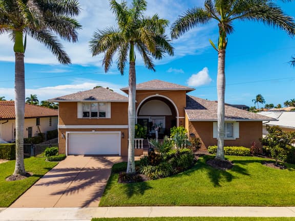 Stay & Play Waterfront 3 Bed on Marco Island - Image 1