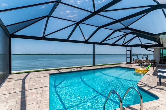Waterfront 3/3 Home with Panoramic Bay Views! - Image 1