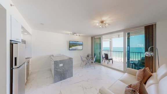 Totally Renovated Beachfront Condo at Apollo! - Image 1