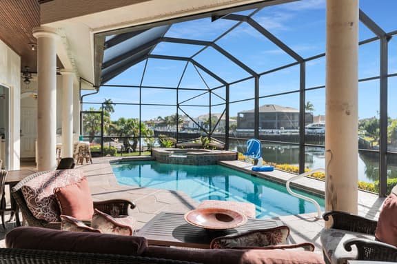Waterfront 4 Bed | Pool, Spa, Southern Sun - Image 1