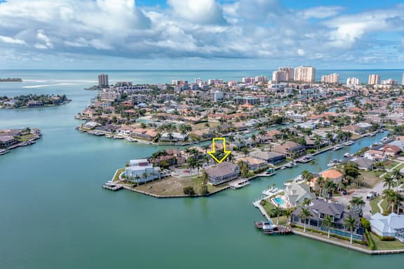 Luxury Rental Walkable To Beach With Wide Water Views I Pet Friendly - Image 1