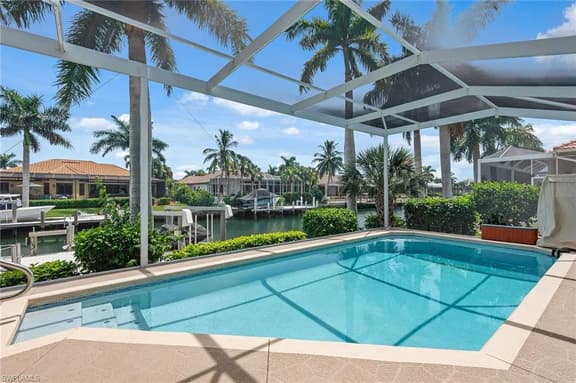 Updated 4 Bed & Waterfront I Walk to Beach - Image 1