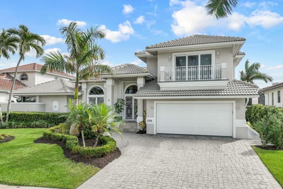 Charming 4 Bed Waterfront Escape w/ Heated Pool and Dock - Image 1