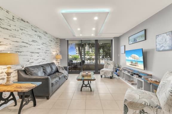 2 Bed Beachfront Condo With Pool Views - Image 1